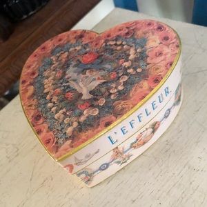 Vintage L'EFFLEUR Heart Shaped Keepsake Box